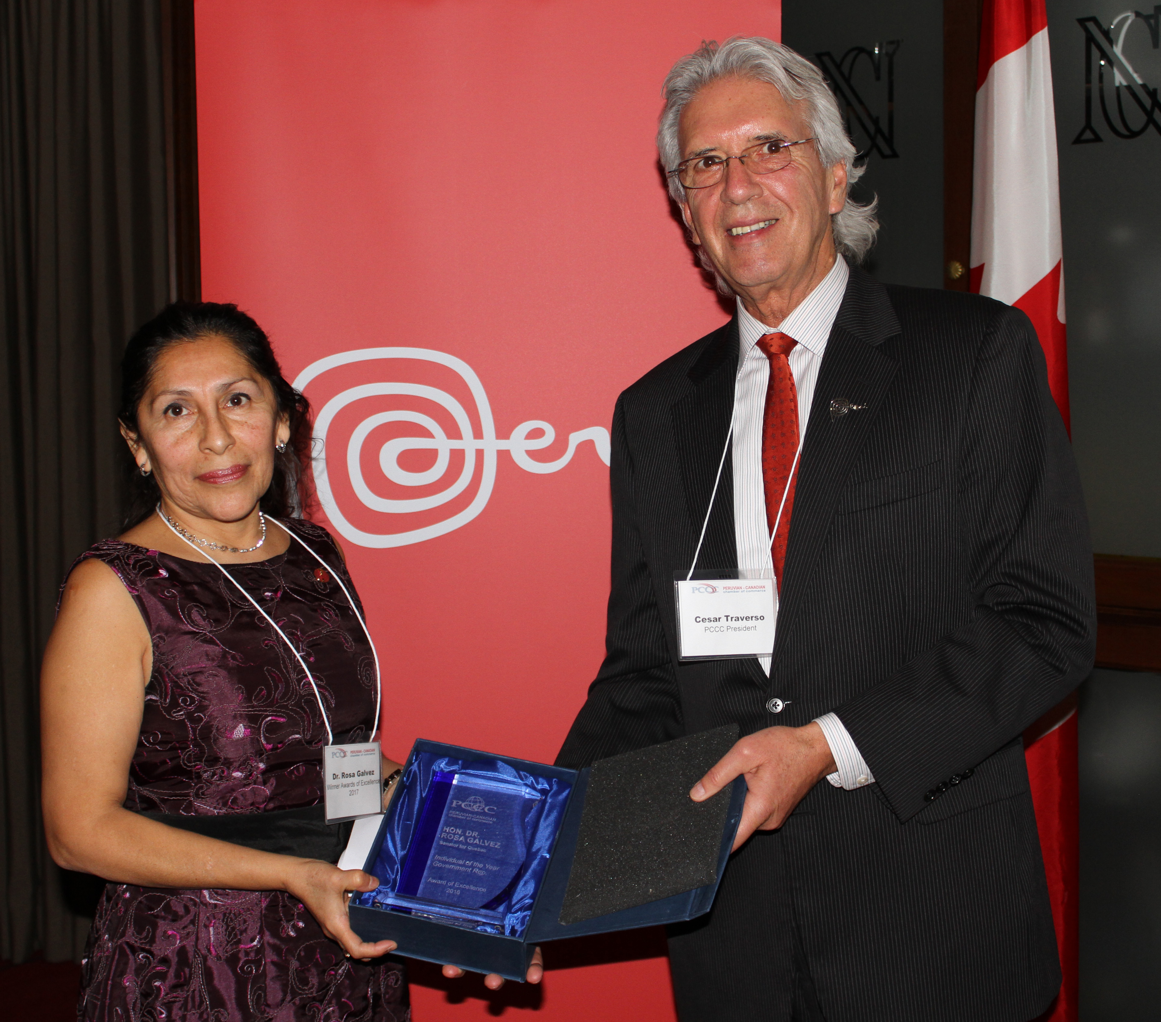 Senator Galvez receives the award for Individual of the Year from Cesar Traverso former director of the Peruvian-Canadian Chamber of Commerce, February 23, 2017.