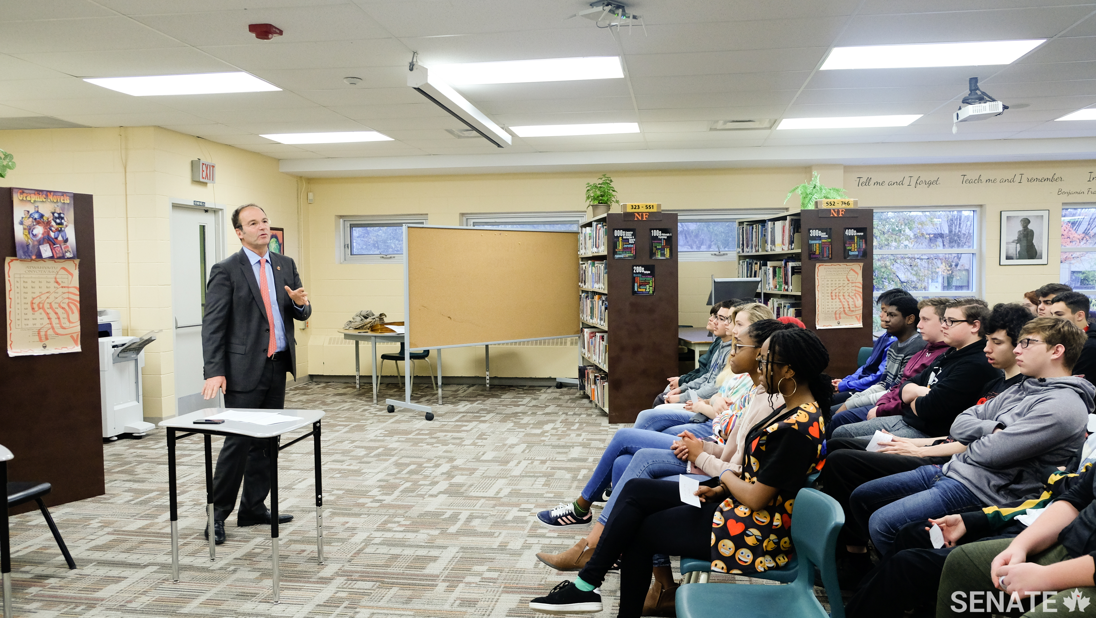 Senator Gold meets with students of Ottawa’s Lester B. Pearson Catholic High School to talk about the work of senators and the importance of giving back to one’s community.