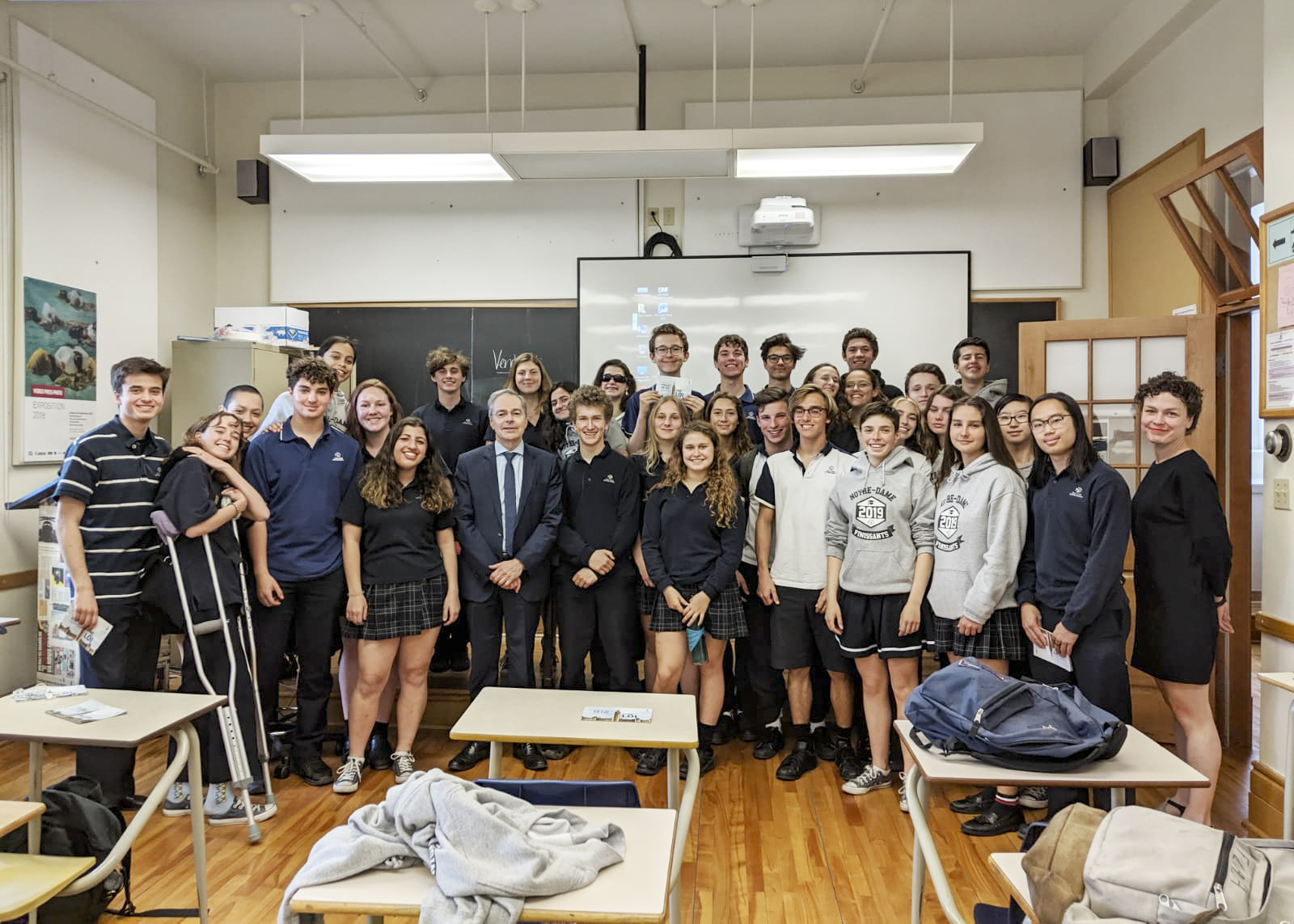 Le vendredi 31 mai 2019 — Le sénateur Pierre J. Dalphond rencontre des étudiants du 5e secondaire au Collège Notre-Dame à Montréal, Québec. Le sénateur a répondu aux questions pertinentes des étudiants sur le rôle du Sénat.