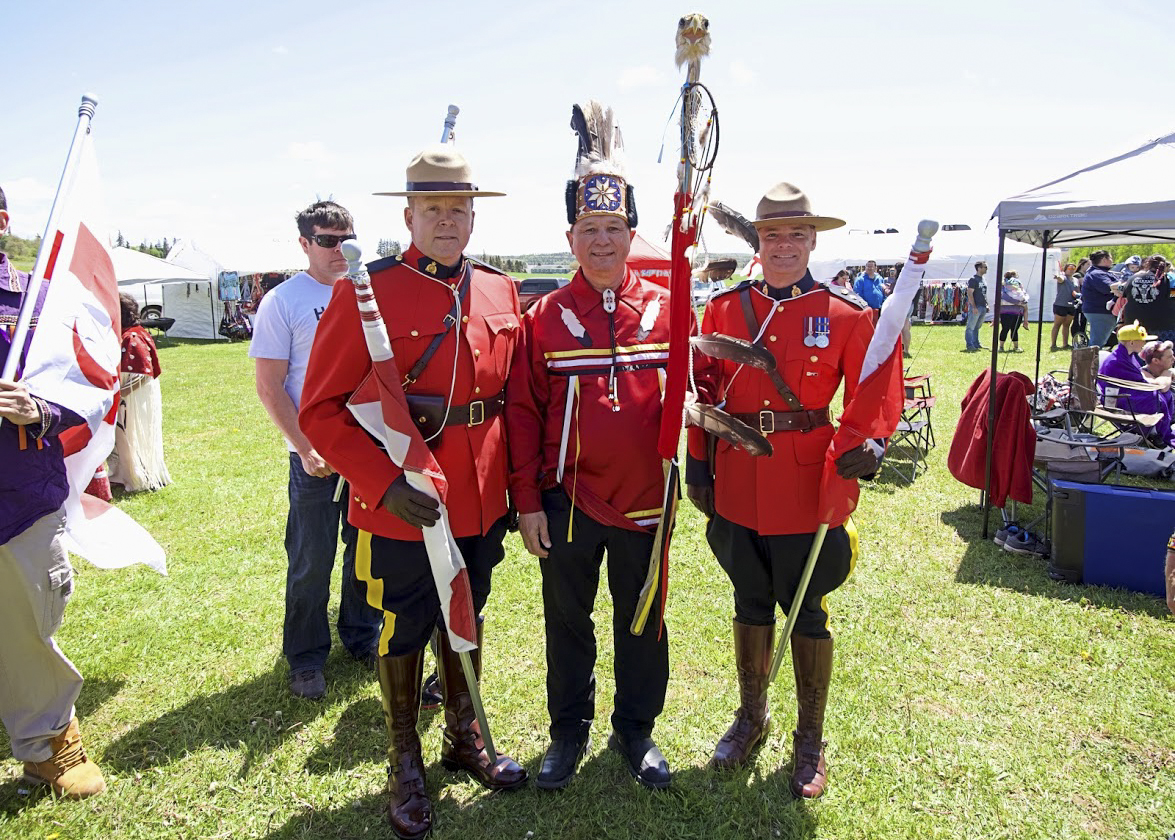 Le dimanche 9 juin et le lundi 10 juin 2019 — Le sénateur Brian Francis rencontre des membres de la Gendarmerie royale du Canada à l’occasion du 20e Mawiomi (powwow) annuel de la Première nation Abegweit à Scotchfort, à l’Île-du-Prince-Édouard.