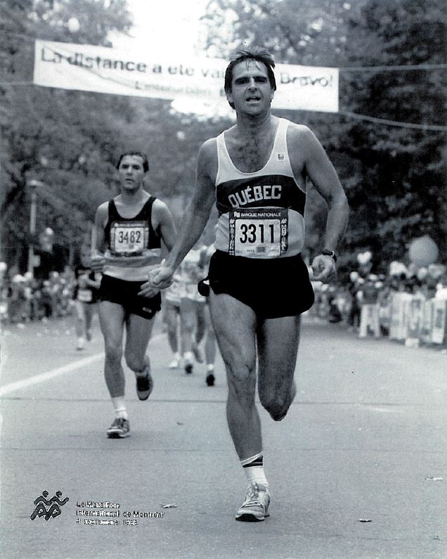 La course à pied est demeurée une des passions du sénateur Paul E. McIntyre. Il a couru 12 marathons depuis sa nomination à la Chambre rouge.