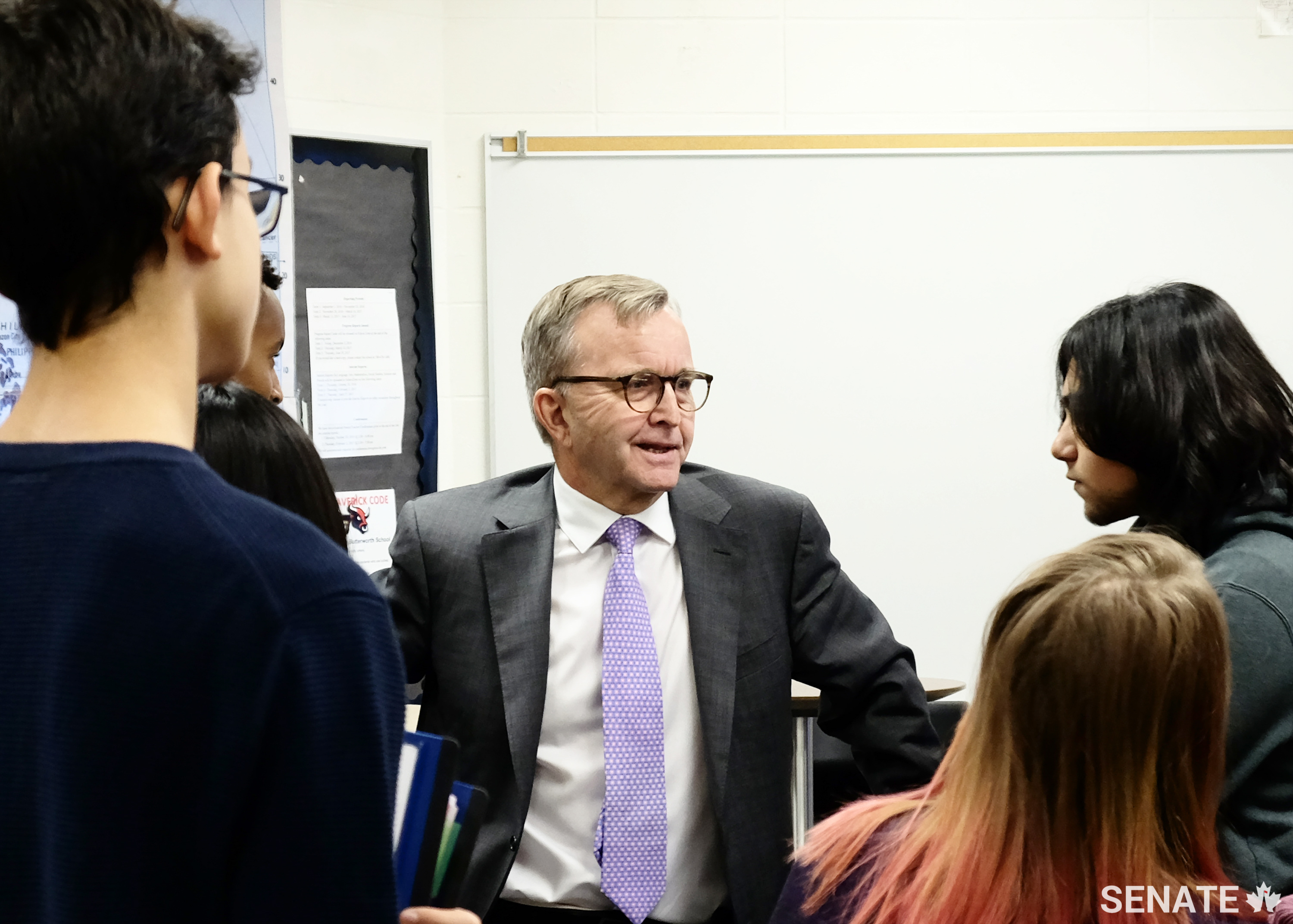 Senator Grant Mitchell talks about the Senate’s work with students in Edmonton during a SENgage event.