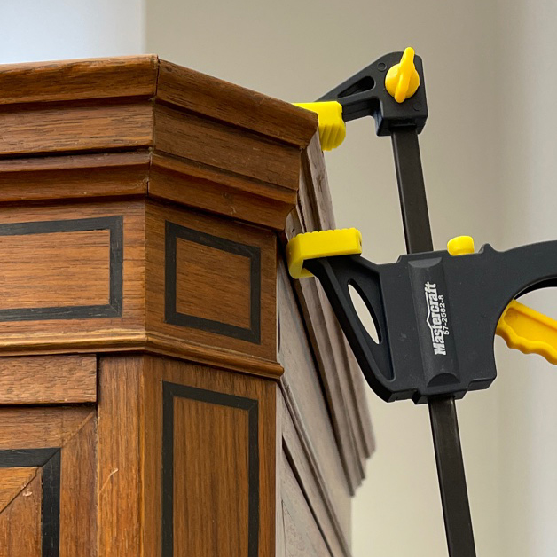 The crown moulding after repairs. (Photo credit: Alexander Gabov)