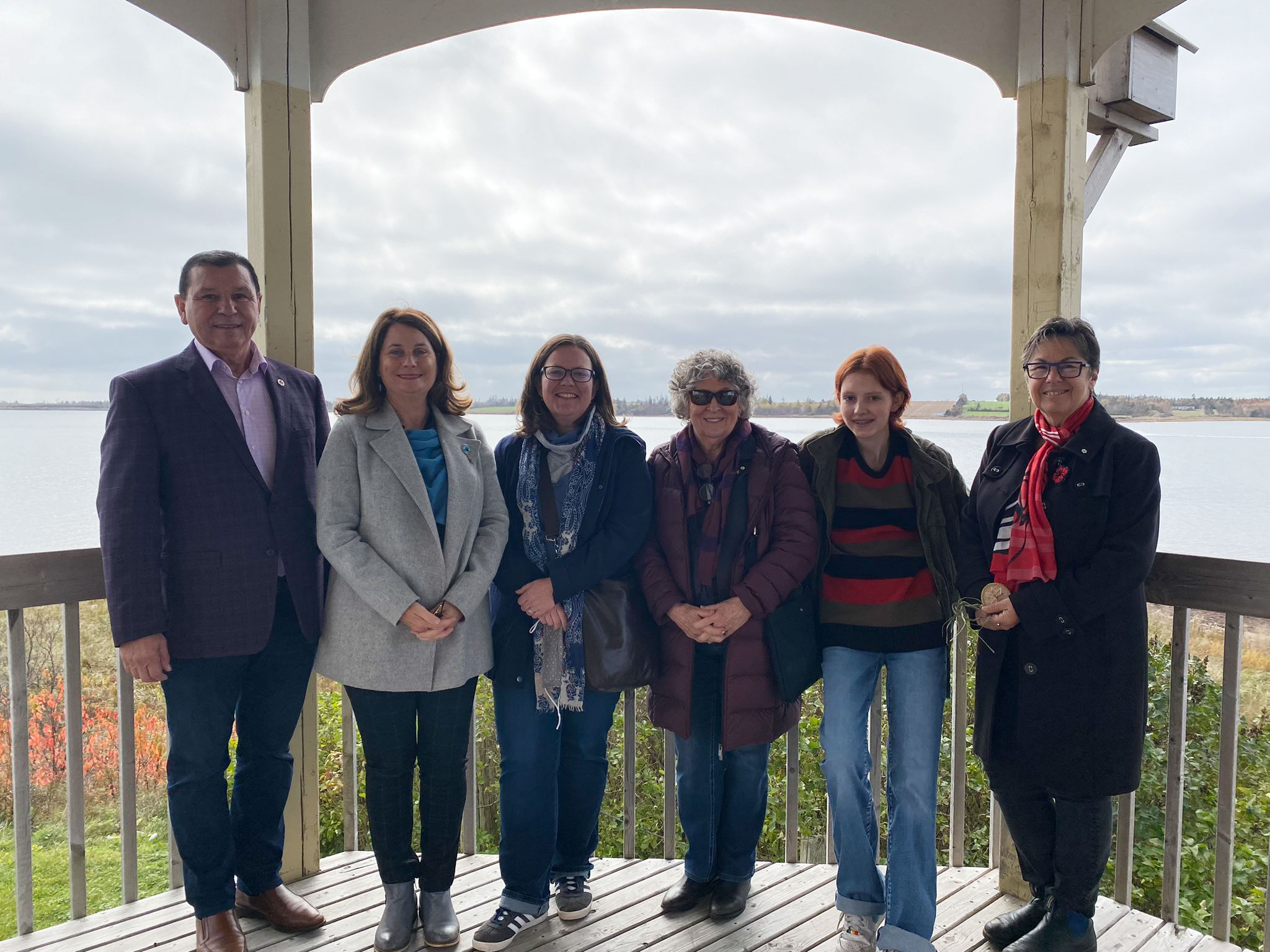 Saturday, October 30, 2021 – Senator Brian Francis travels to Lennox Island First Nation with the Honourable Louise Arbour, Senator Kim Pate and a few others to share some of his culture and take part in a porcupine quill art session.
