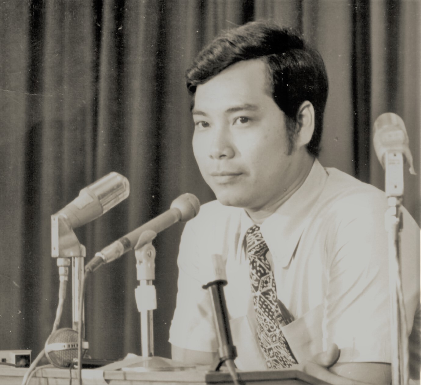 Senator Thanh Hai Ngo takes questions at the Vietnam Press Centre in Saigon in the early 1970s. He was a diplomat and press attaché for the South Vietnamese government. (Photo credit: Office of Senator Thanh Hai Ngo)